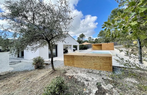 Sillans-la Cascade Villa | Villa