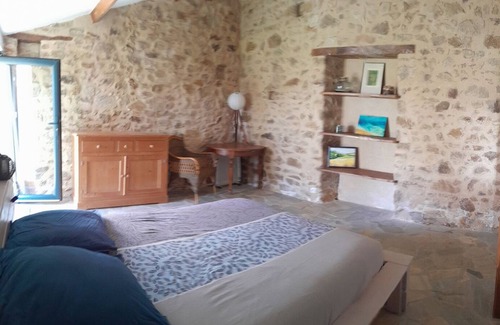 Faye-l'Abbesse Apartamento | Vrbo Property