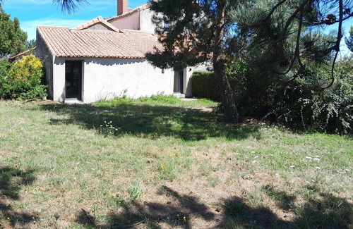 Faye-l'Abbesse Apartamento | Vrbo Property