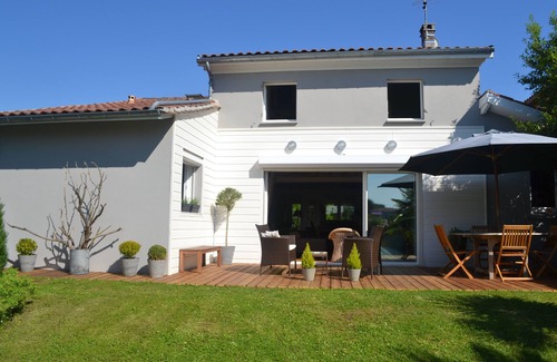 Quinsac Casa | Vrbo Property