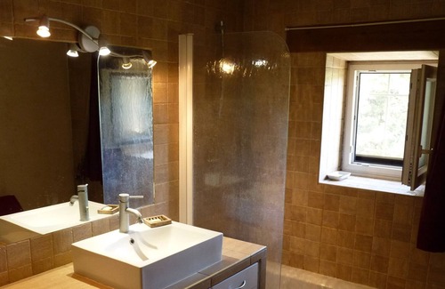 Ville-sous-Anjou Casa | Vrbo Property