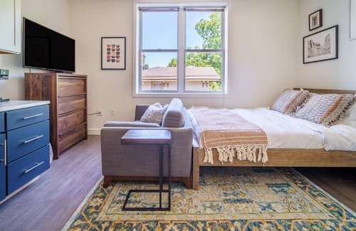 Spruce Hill Apartamento | Vrbo Property