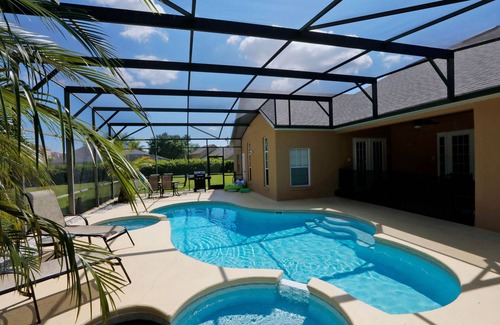 West Kissimmee Villa | ¡VRBO SE QUEDÓ AQUÍ! 2. 5 millas a Disney! Sala de cine Theatre, Mickey Private Pool!