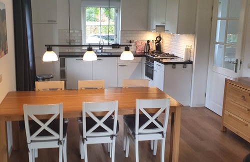 Heeten Casa | Vrijstaande Rietgedekte 4-persoons Vakantie Villa met Grote Prive Tuin