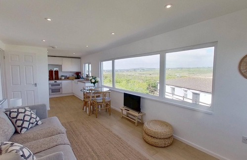 Hayle Chalet De Esquí | Vu an Tecca enjoys spectacular sea views and is newly refurbished.
