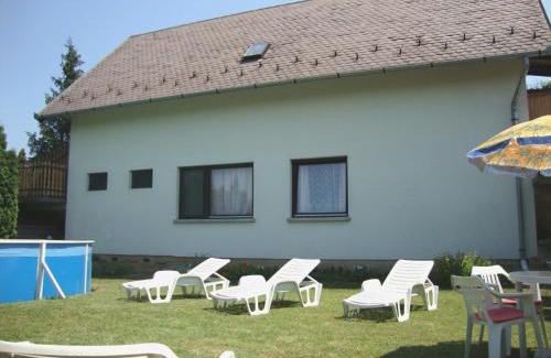 Balatonboglar Apartamento | VUCA medencés, klimatizált Apartmanház