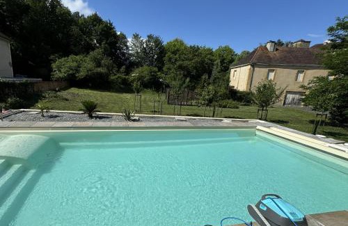 Excideuil Cama Y Desayuno | Vue du Château d'Excideuil en chambres