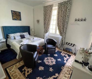 Excideuil Cama Y Desayuno | Vue du Château d'Excideuil en chambres