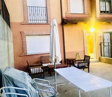 Poyales del Hoyo Casa | VUT LA TABERNA I