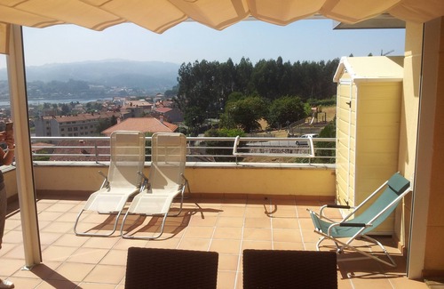Poio Apartamento | VUT-PO- 000403 Balcón Vista aérea de ciudad. Terraza 30 m2 Ria de Pontevedra