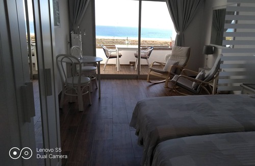 Solana del Matorral Apartamento | Vv.casafaromar 9 teleworking front the beach, Wi-Fi Air /Condt.