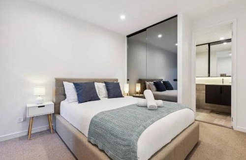 North Melbourne Apartamento | Vyra at Arden Park - Minutes to Dining Shops and CBD