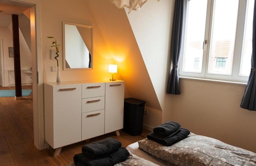 Goethestraße Apartamento | Wölkchen - Wohnung mit Balkon, Holzdielen & TV