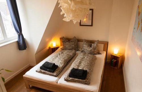 Goethestraße Apartamento | Wölkchen - Wohnung mit Balkon, Holzdielen & TV