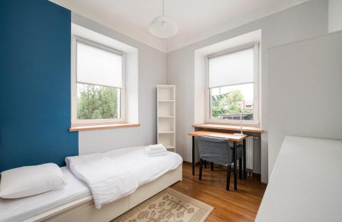 Wlochy Apartamento | Włochy Rejonowa Homely Apartment by BookingHost
