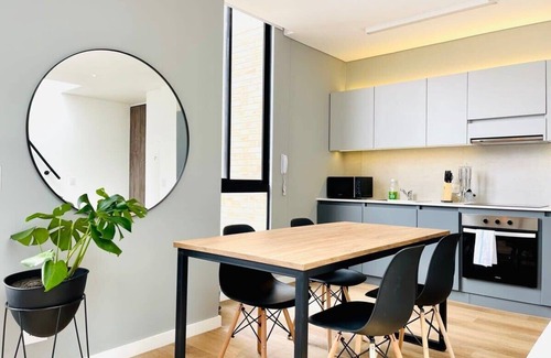 Antiguo Country Apartamento | w*| Modern Duplex in Parque Virrey