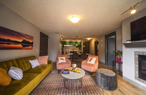 Cougar Creek Apartamento | W216- heated parkade, BBQ, AC, FreeParking, Gym