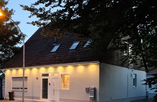 Hullhorst Apartamento | W4, apartment with air conditioning, 2 bedrooms with 4 single beds.