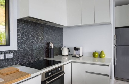 Tutukaka Casa | W91: Stylish, modern, up-market house with great views, right above the beach.
