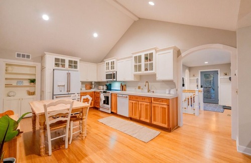 Waconia Cabaña | Waconia Lakefront Cottage- dogs ok