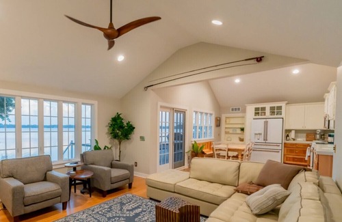 Waconia Cabaña | Waconia Lakefront Cottage- dogs ok
