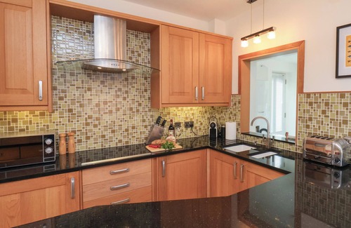 Sandsend Cabaña | WAGTAILS, pet friendly, country holiday cottage in Sandsend