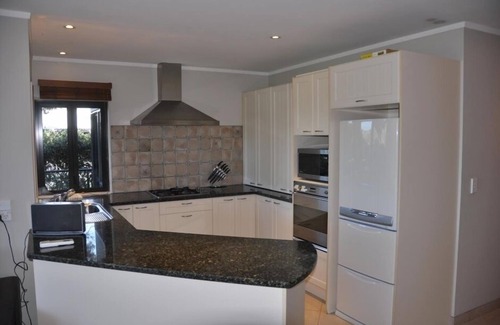 Oneroa Casa | Waiheke Beach Villa Oneroa
