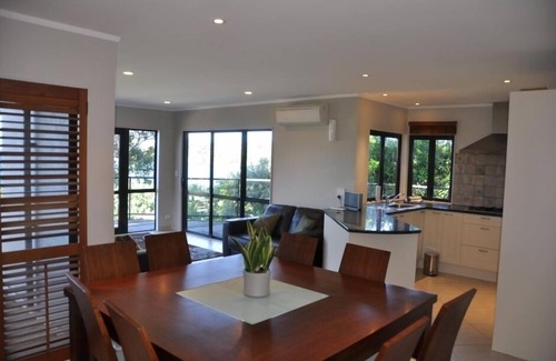 Oneroa Casa | Waiheke Beach Villa Oneroa