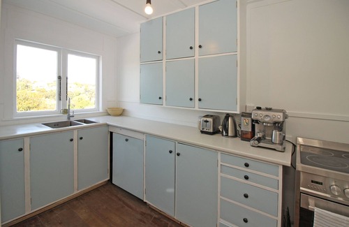 Surfdale Cabaña | Waiheke holiday home