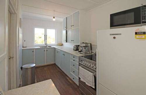 Surfdale Cabaña | Waiheke holiday home