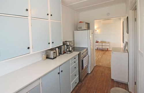Surfdale Cabaña | Waiheke holiday home
