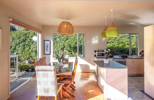 Ostend Casa | Waiheke Oasis – Your Summer Sanctuary
