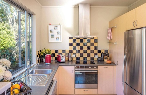 Ostend Casa | Waiheke Oasis – Your Summer Sanctuary