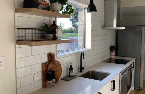 Waikanae Casa | Waikanae Beach Abode: Memories, Family & Relaxation