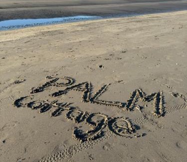 Waikanae Casa | Waikanae Olde Beach Palm Cottage 2 min to Beach