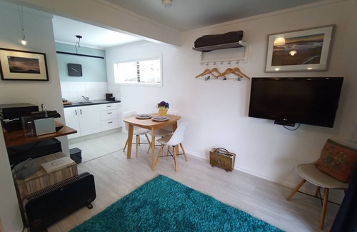 Waikawa Apartamento | Waikawa Landing studio apartment in Picton, gateway to the Marlbourough Sounds