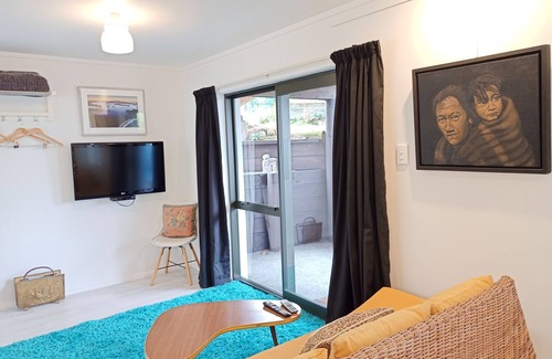 Waikawa Apartamento | Waikawa Landing studio apartment in Picton, gateway to the Marlbourough Sounds