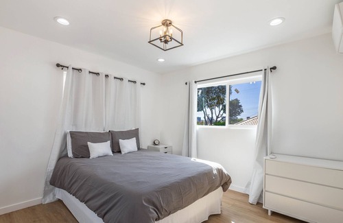Kaimuki Casa | Waikiki and Diamond Head Views with Modern 3Bed/2Bath