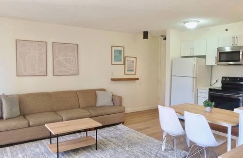 Waikiki Condominio | Waikiki Banyan - Free Parking, AC, Wi-Fi, Conveniently Located