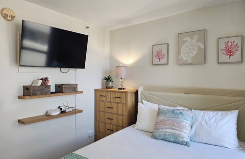 Waikiki Hotel | Waikiki Grand Hotel - Newly Renovated @6FL