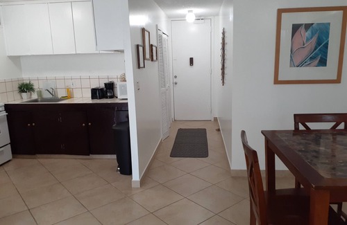 Waikiki Apartamento | ~Waikiki~ LOWEST RATES IN AREA ~ 1 Bedroom ~ Fully Furn ~ Blocks to Beach ~