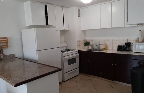 Waikiki Apartamento | ~Waikiki~ LOWEST RATES IN AREA ~ 1 Bedroom ~ Fully Furn ~ Blocks to Beach ~
