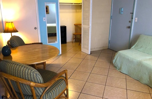 Waikiki Apartamento | ~Waikiki~ LOWEST RATES IN AREA ~ Studio ~ Fully Furn ~ Blocks to Beach ~