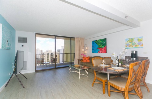Diamond Head - Kapahulu - St. Louis Apartamento | Waikiki Sunset * Newly Renovated * Parking * Diamond Head Ocean Views *
