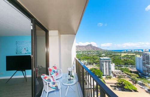 Diamond Head - Kapahulu - St. Louis Apartamento | Waikiki Sunset * Newly Renovated * Parking * Diamond Head Ocean Views *
