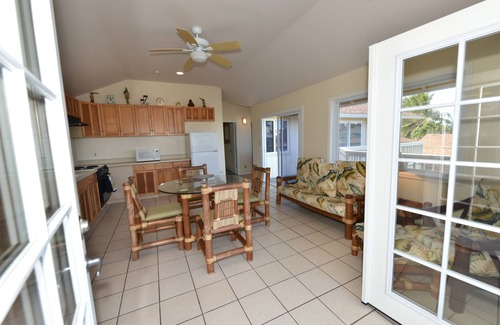 Waimanalo Beach Cabaña | Waimānalo Beach Cottages 2 min walk to the beach!