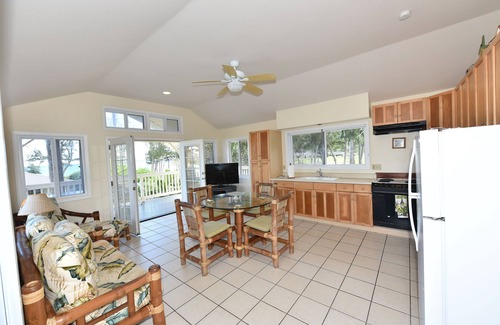 Waimanalo Beach Cabaña | Waimānalo Beach Cottages 2 min walk to the beach!