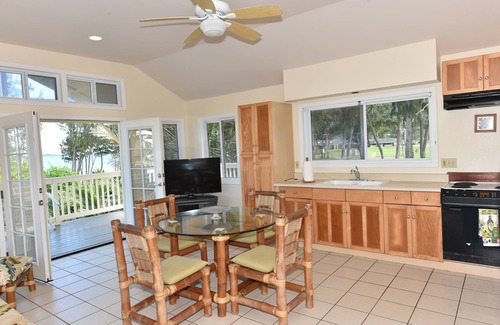 Waimanalo Beach Cabaña | Waimānalo Beach Cottages 2 min walk to the beach!