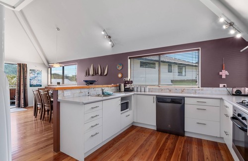 Waikawa Bay Casa | Waimarama Hideaway - Waikawa Holiday Home