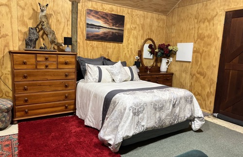 Tararua Forest Park Cama Y Desayuno | Waiora La Grange bed and breakfast. Up the lovely Otaki Gorge.